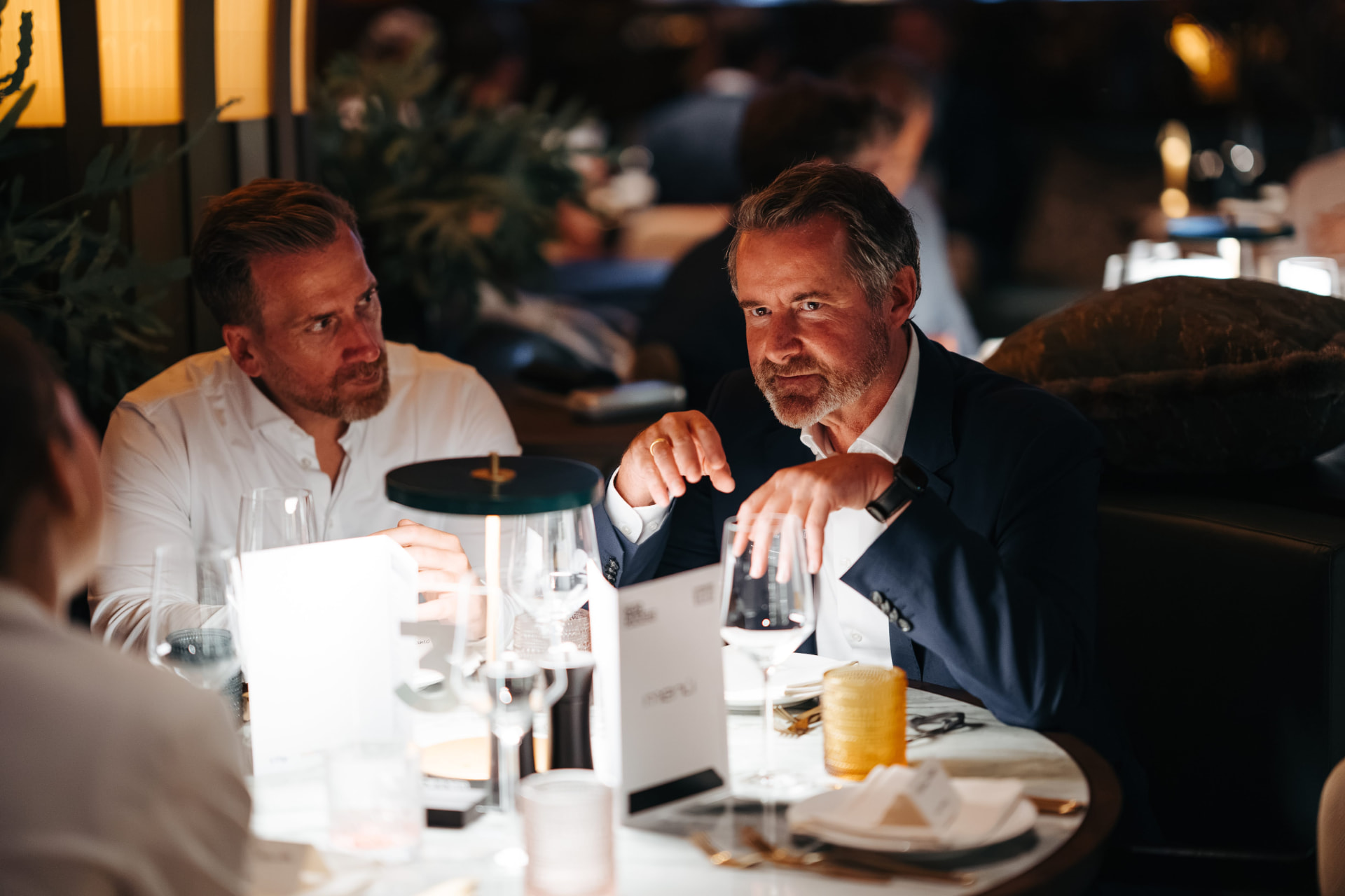 Gespräch am Tisch beim CEO Dinner